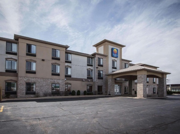 Comfort Inn Crystal Lake image 1