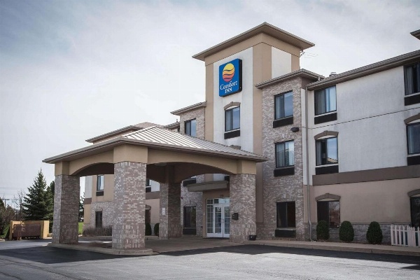 Comfort Inn Crystal Lake Main image