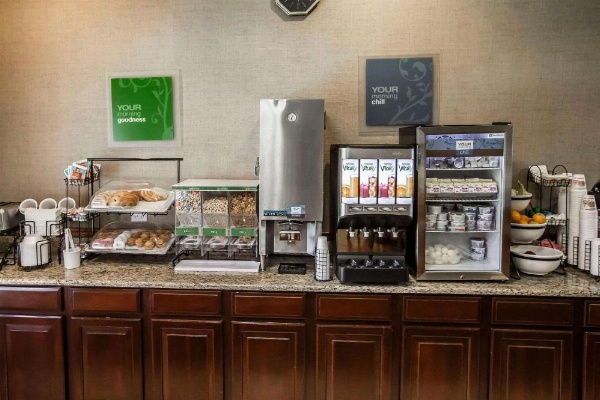 Comfort Inn Crystal Lake image 25