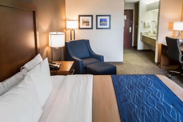 Comfort Inn Crystal Lake image 7